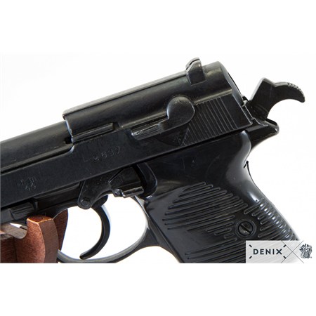 Walther P38 Denix in Reenactment